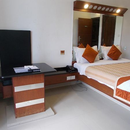 Lotus Comfort - A Pondy Hotel Puducherry Exterior foto