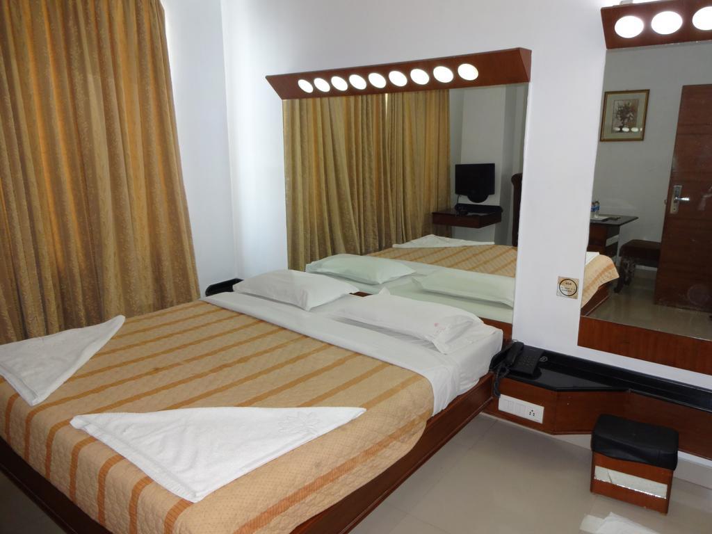 Lotus Comfort - A Pondy Hotel Puducherry Exterior foto
