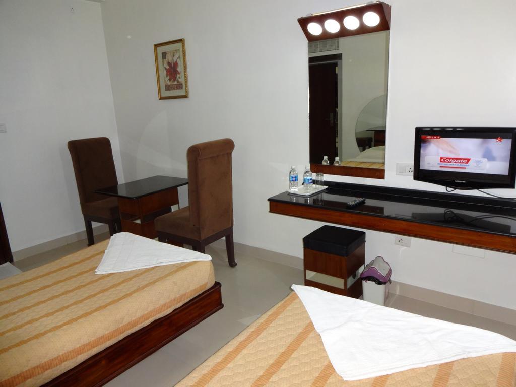 Lotus Comfort - A Pondy Hotel Puducherry Exterior foto