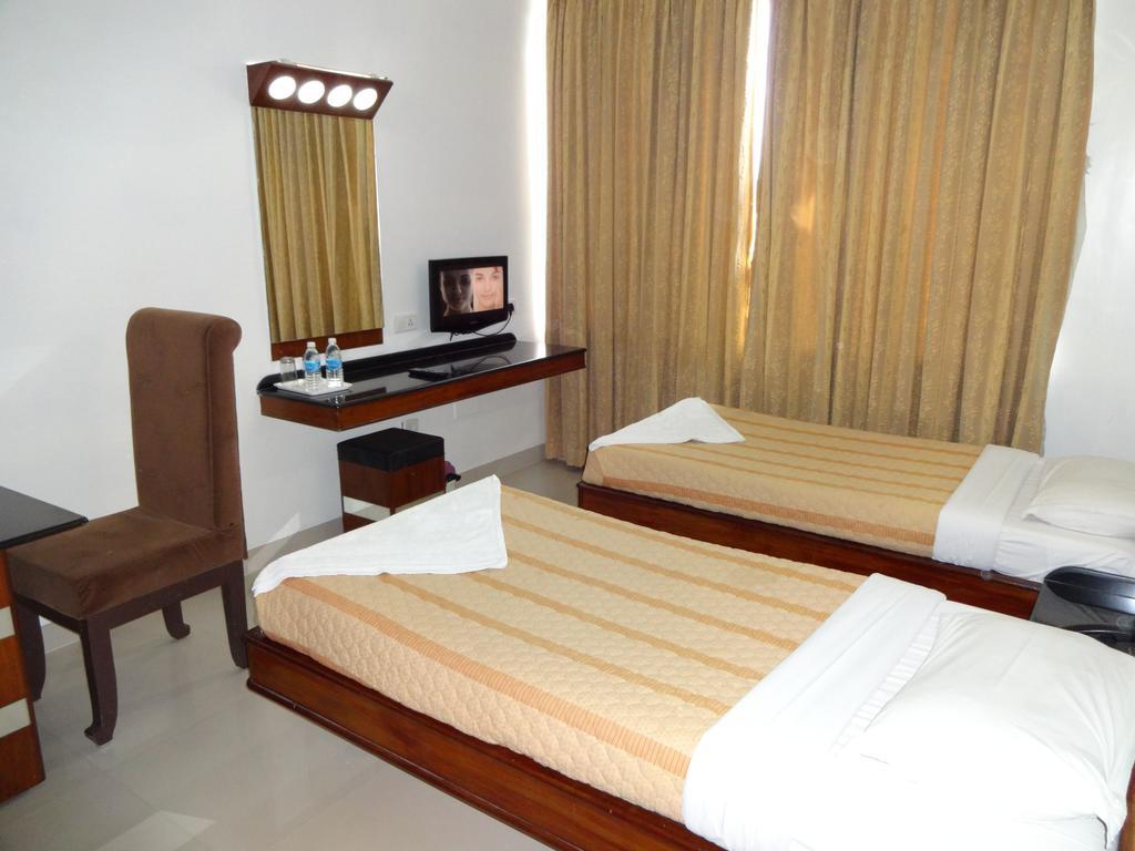Lotus Comfort - A Pondy Hotel Puducherry Zimmer foto