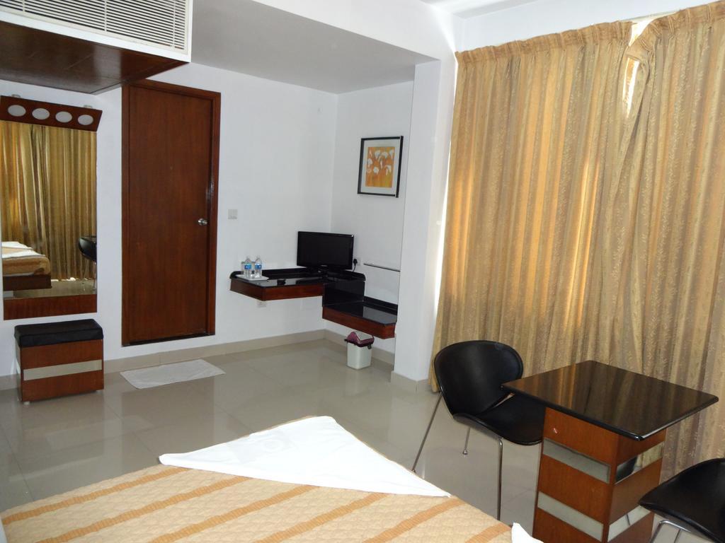 Lotus Comfort - A Pondy Hotel Puducherry Exterior foto