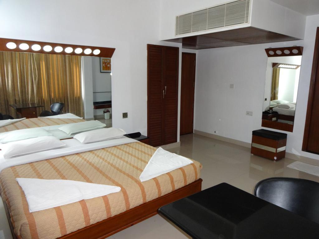 Lotus Comfort - A Pondy Hotel Puducherry Exterior foto