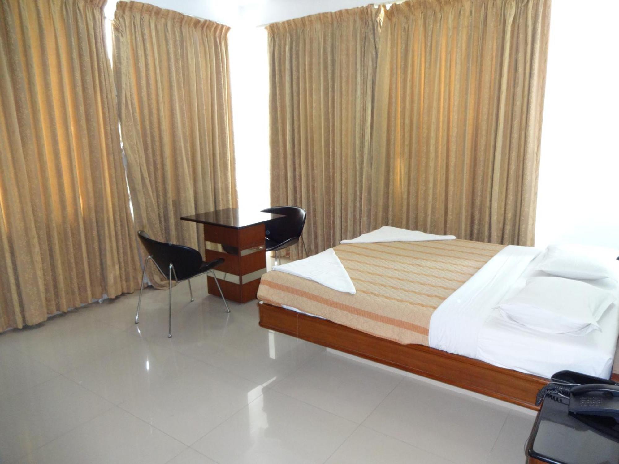 Lotus Comfort - A Pondy Hotel Puducherry Exterior foto