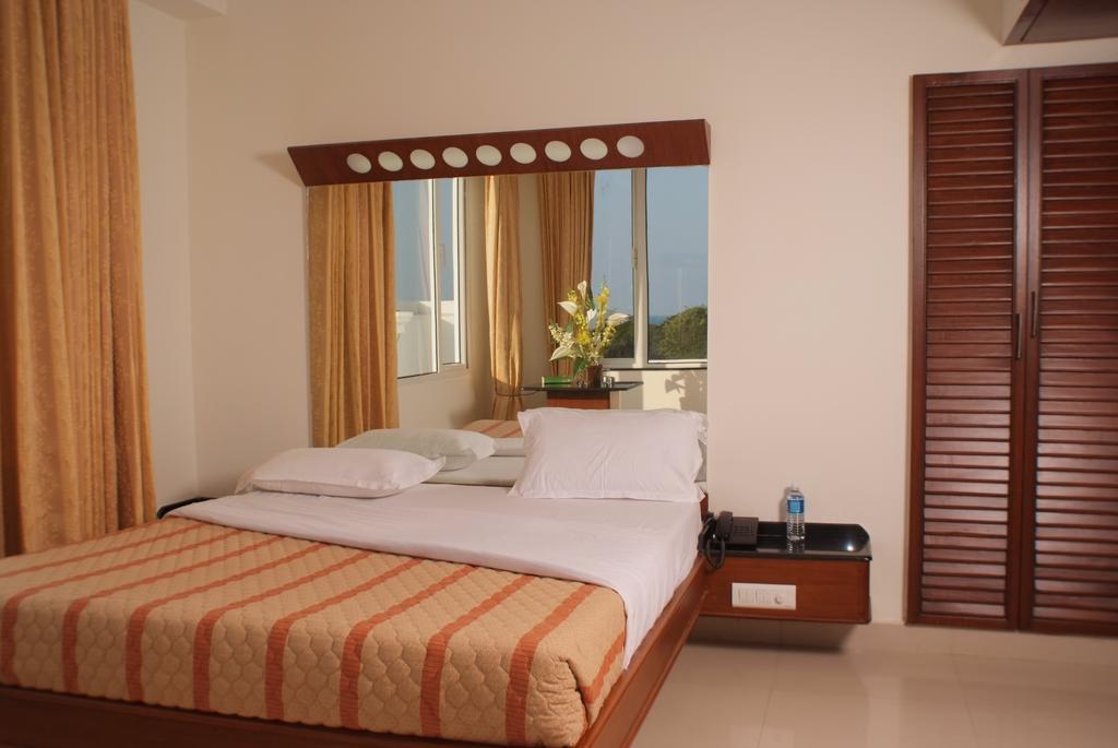 Lotus Comfort - A Pondy Hotel Puducherry Zimmer foto