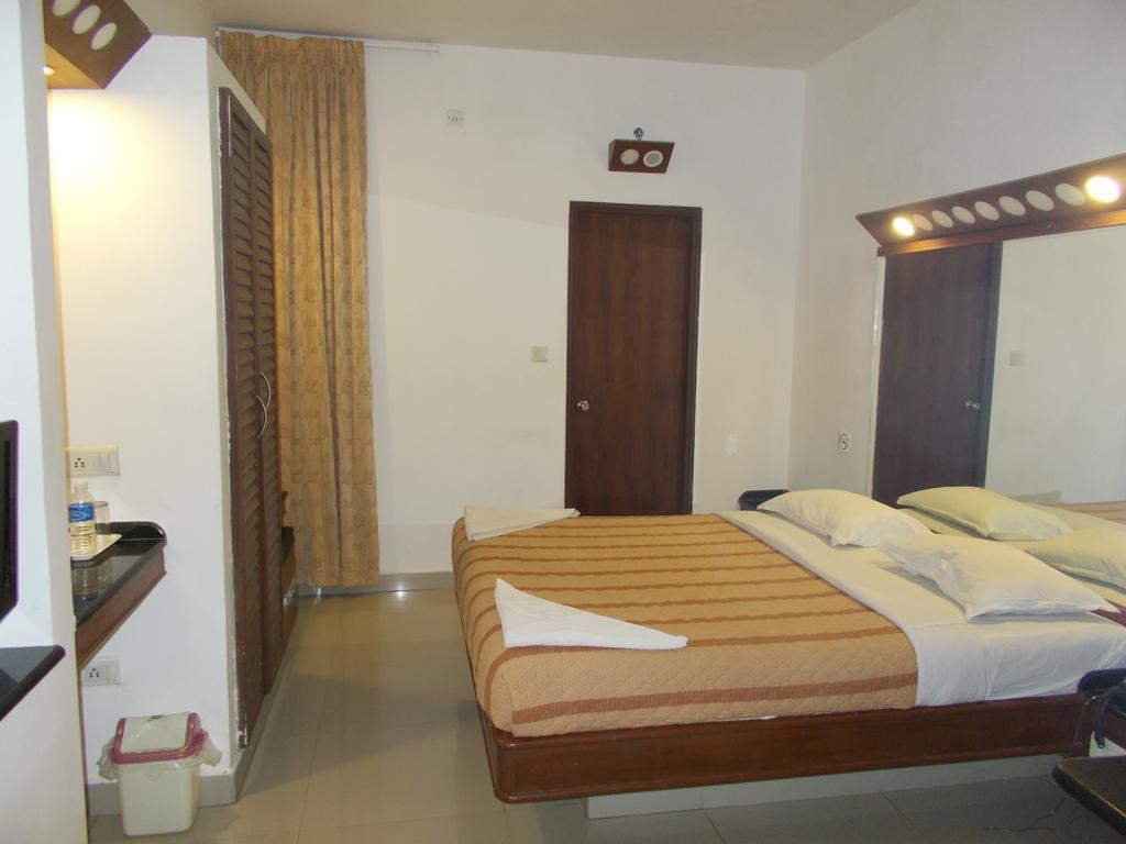 Lotus Comfort - A Pondy Hotel Puducherry Exterior foto