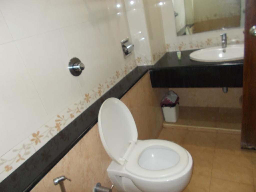 Lotus Comfort - A Pondy Hotel Puducherry Exterior foto